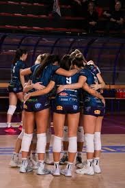 扑克不是一直强打（打扑克并非一味强攻）