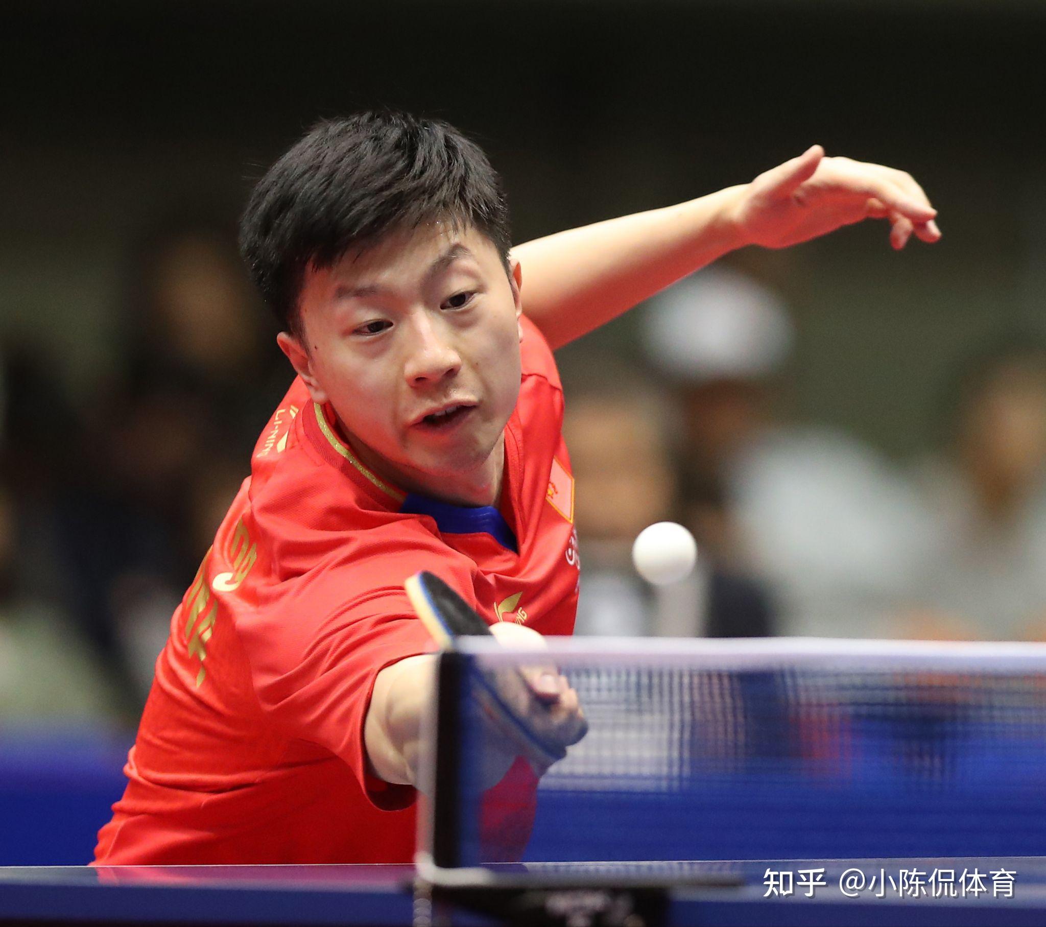 中扮演着举 中扮演着举